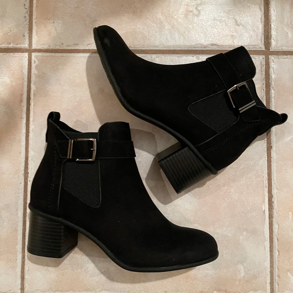 REACTION KENNETH COLE | NWOT! SUEDE BLACK BOOTIES!